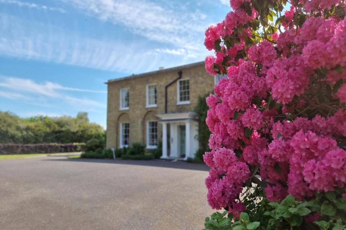 Hadlow Manor Exterior photo