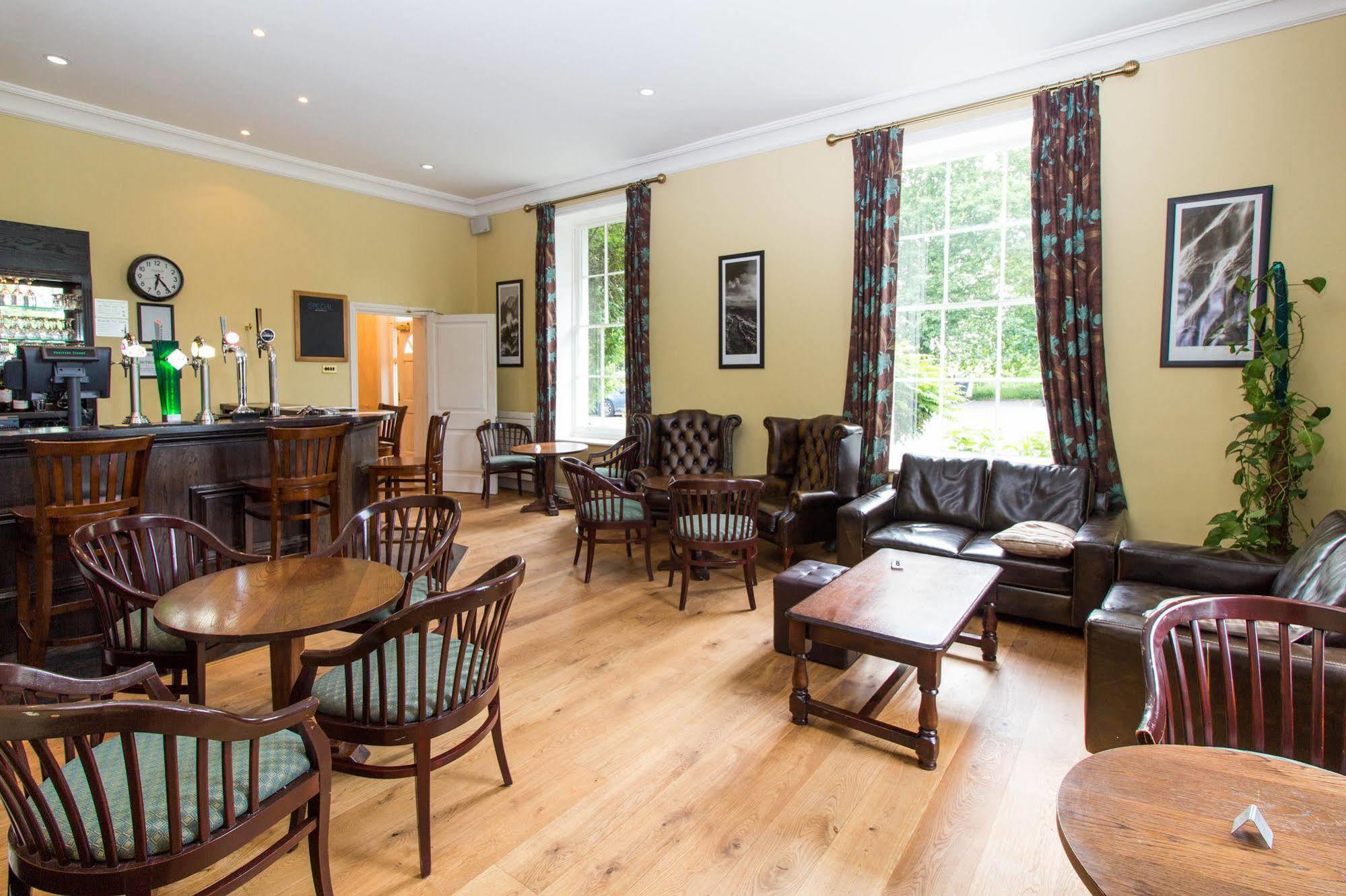 Hadlow Manor Exterior photo